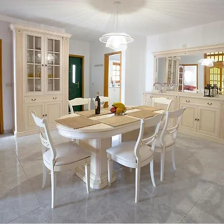Villa Teram Alajero